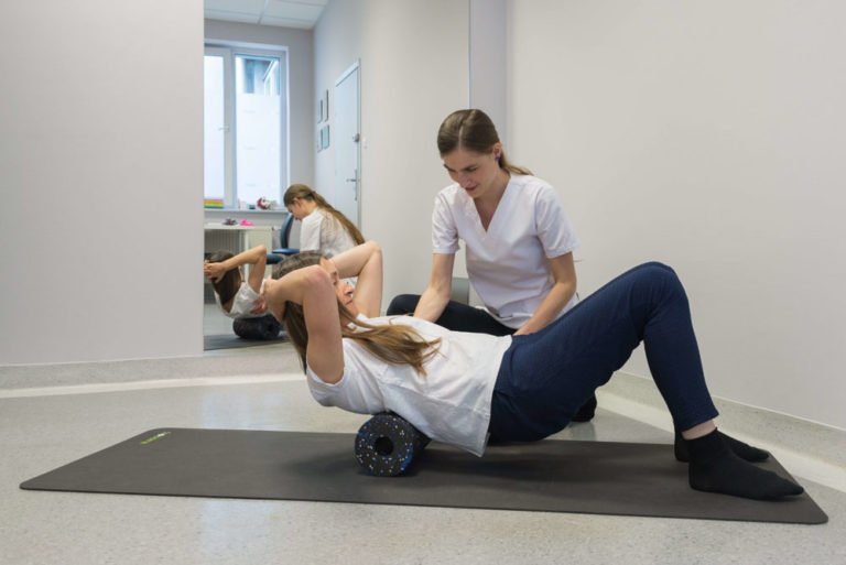 Właściwe rolowanie pod okiem fizjoterapeuty
